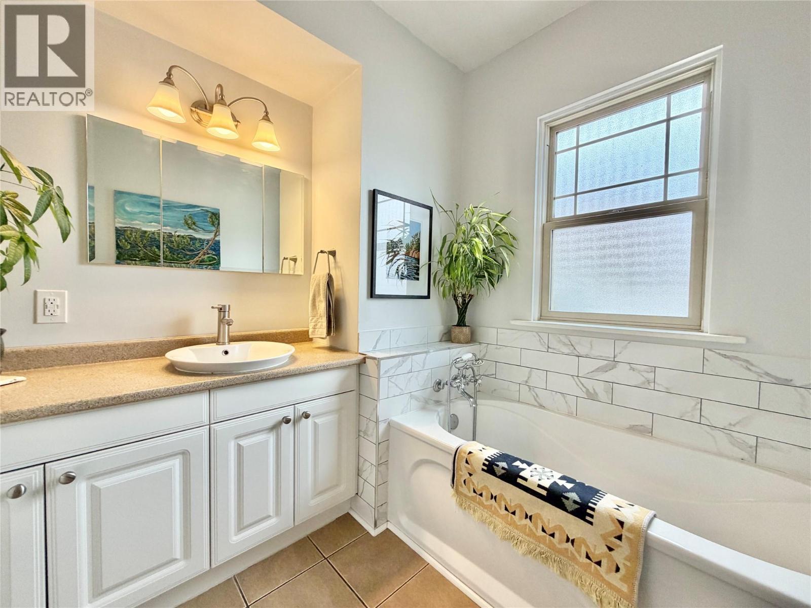 650 School Avenue, Oliver