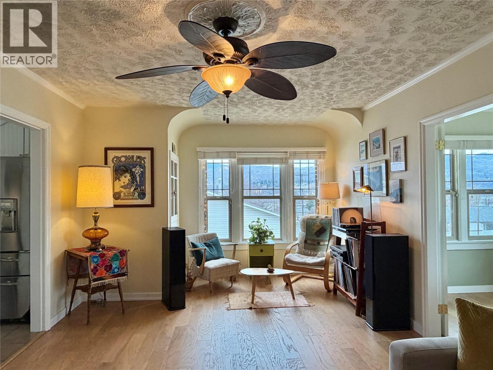 650 School Avenue, Oliver