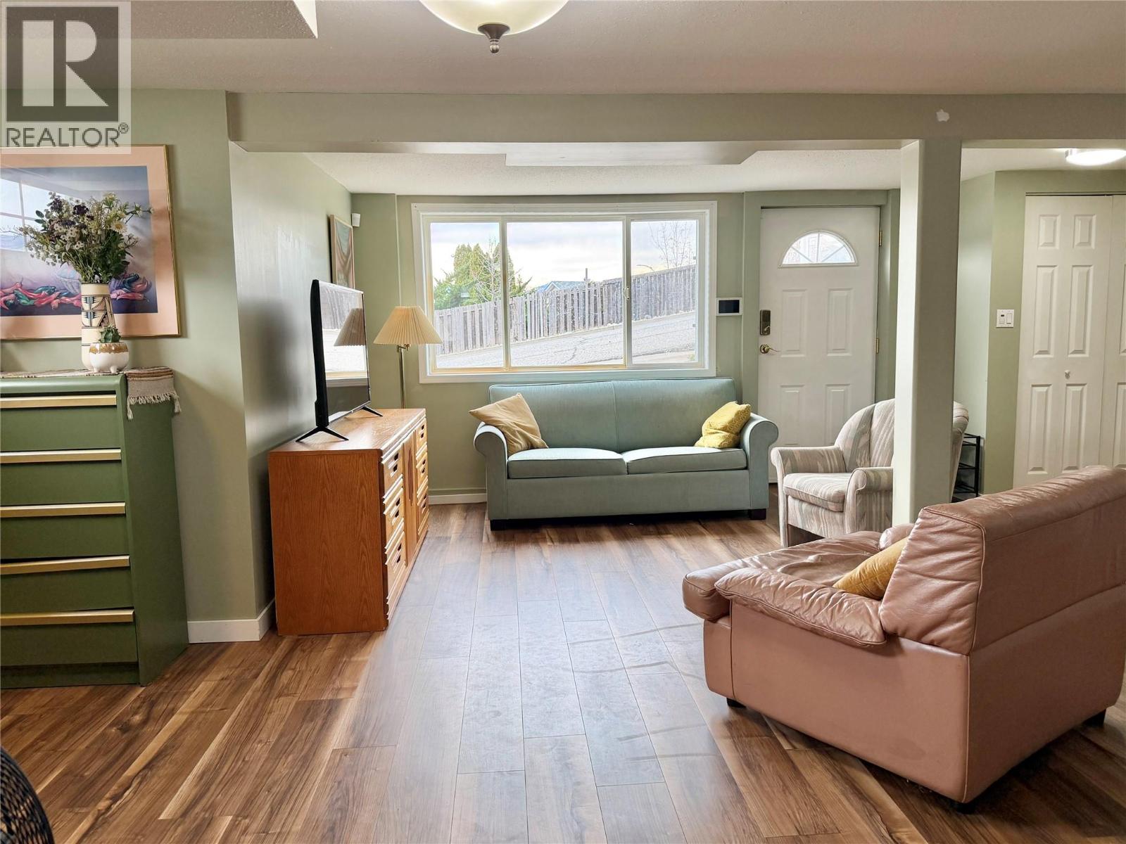 650 School Avenue, Oliver