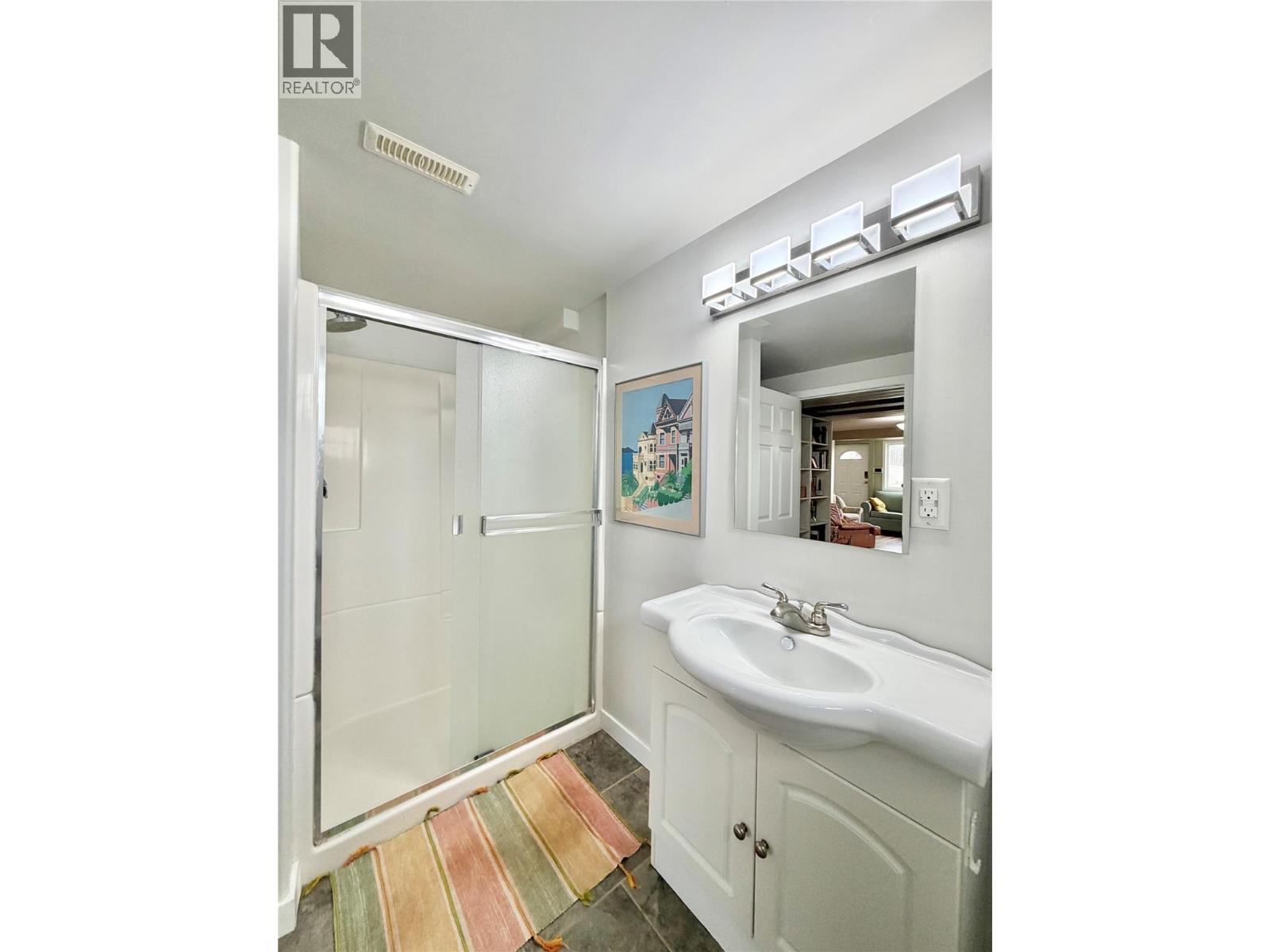 650 School Avenue, Oliver