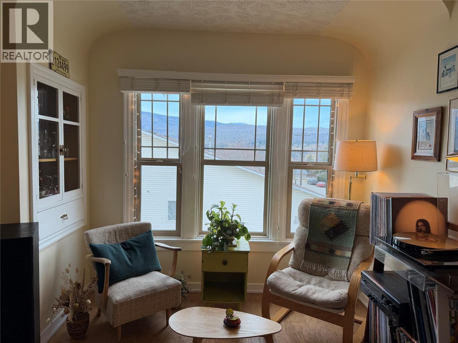 650 School Avenue, Oliver