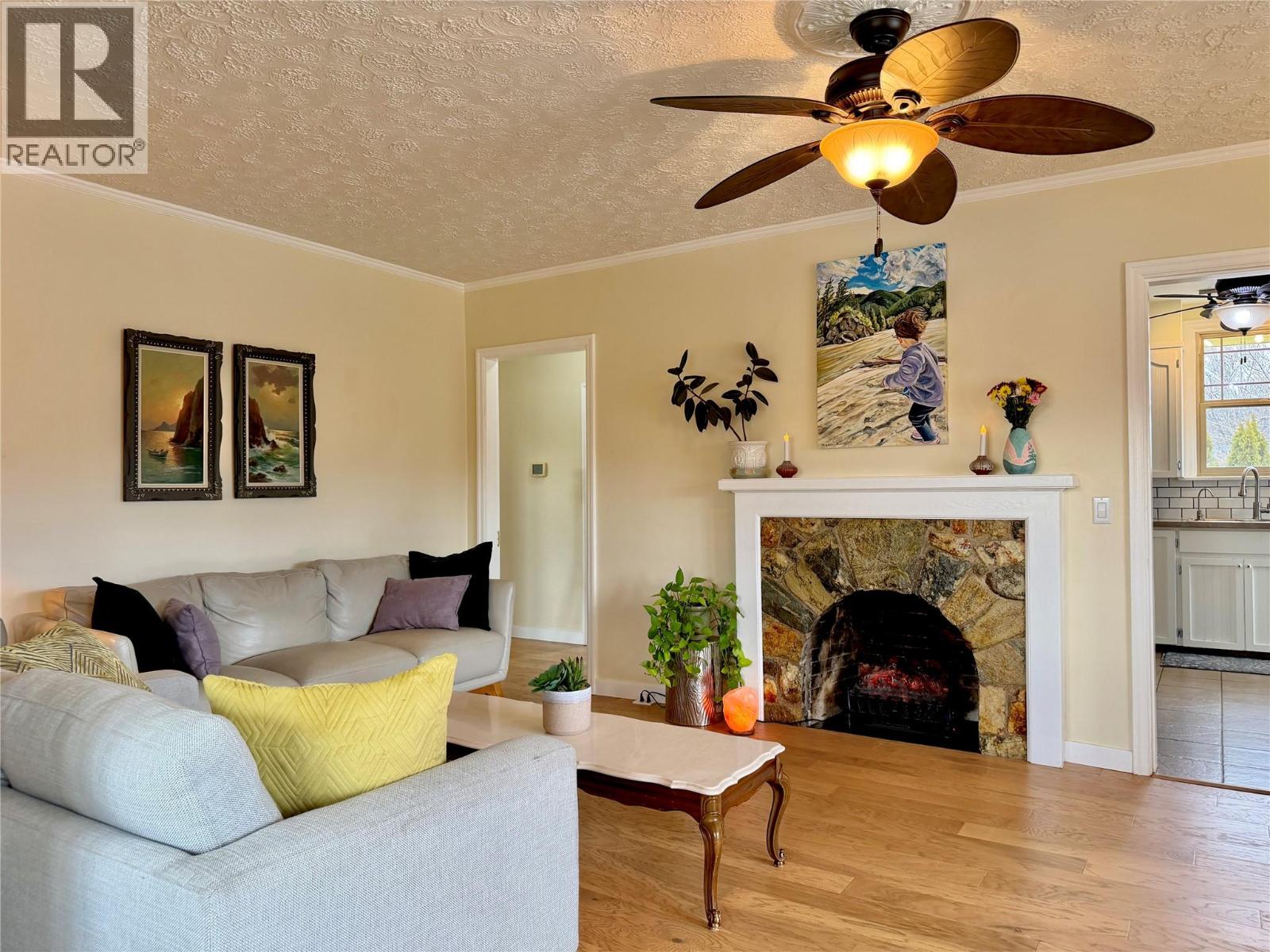 650 School Avenue, Oliver