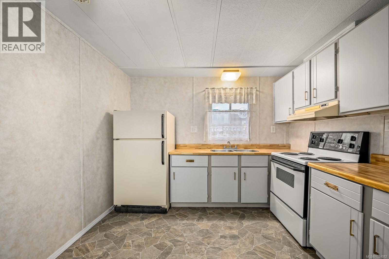 #33 390 COWICHAN AVE - 9