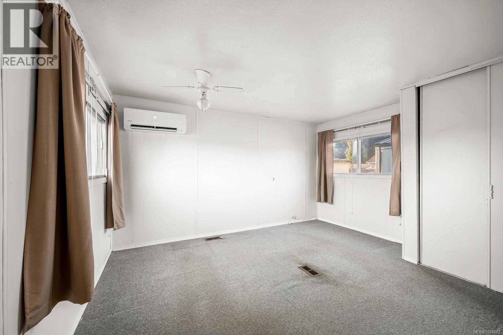 #33 390 COWICHAN AVE - Image 2