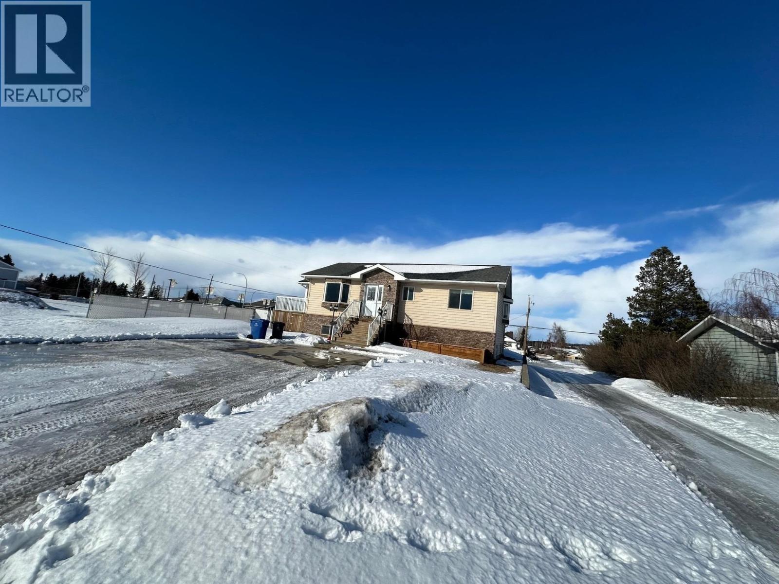 9916 111 Avenue - main photo