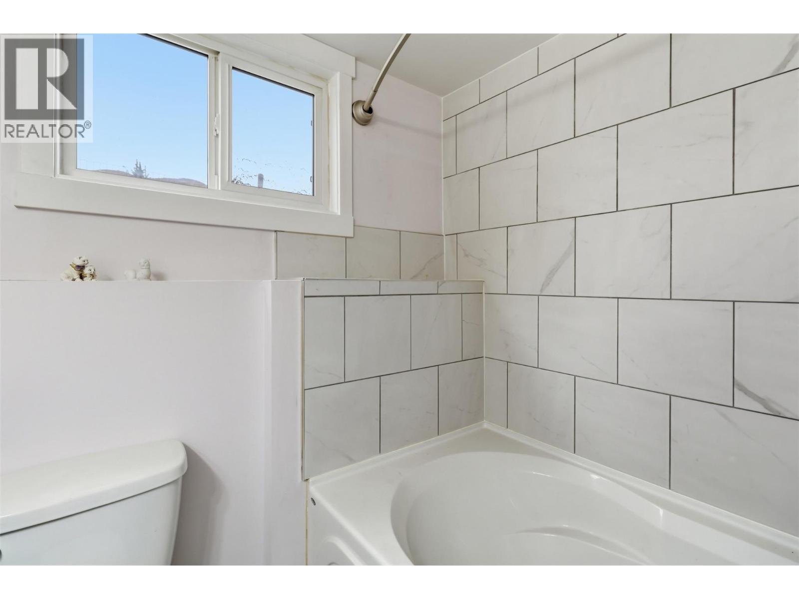 2250 Ponderosa Avenue, Kamloops