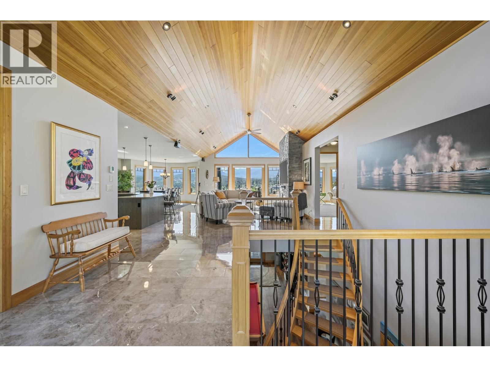 717 LAKEVIEW Drive, Invermere