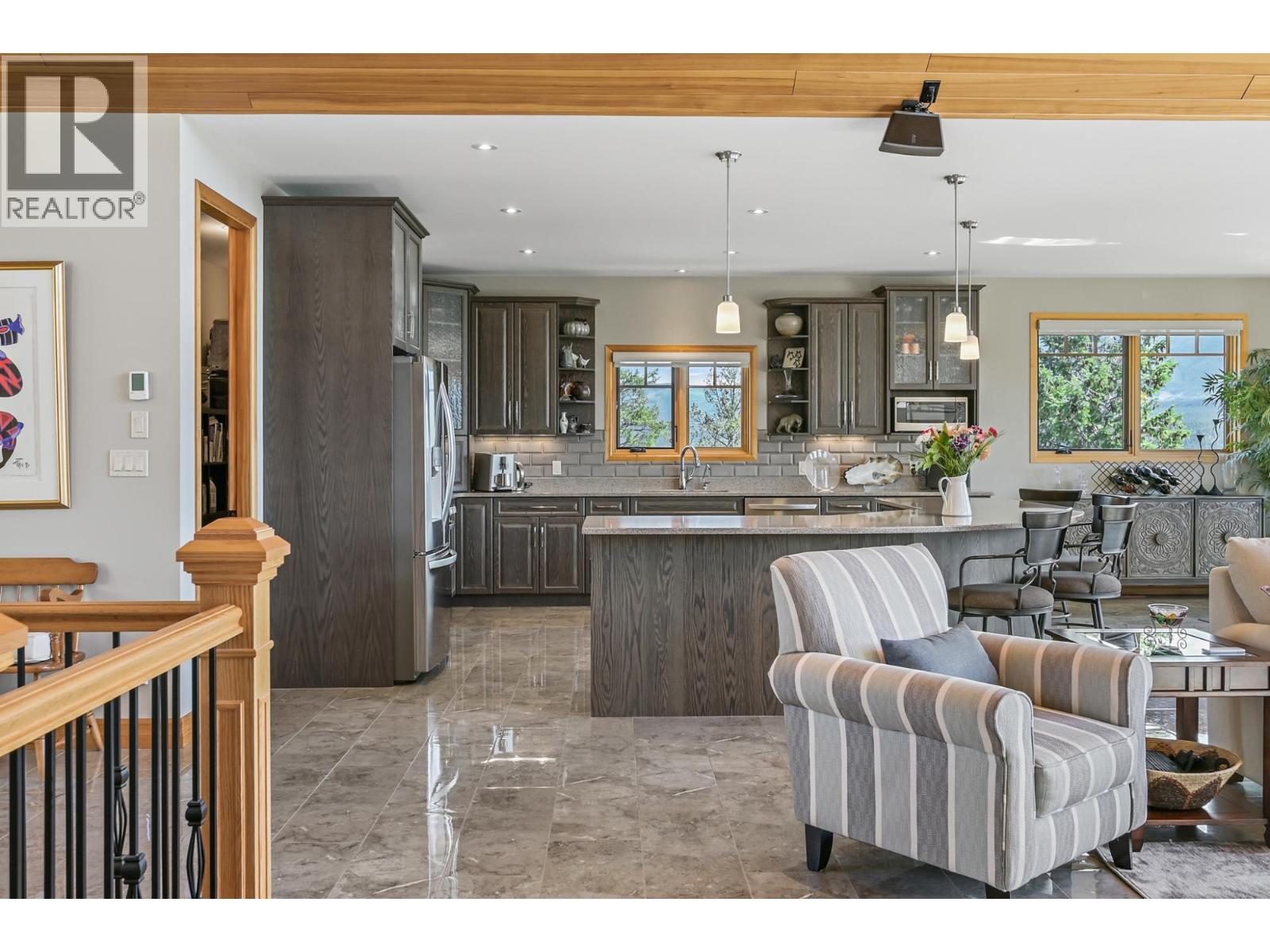 717 LAKEVIEW Drive, Invermere