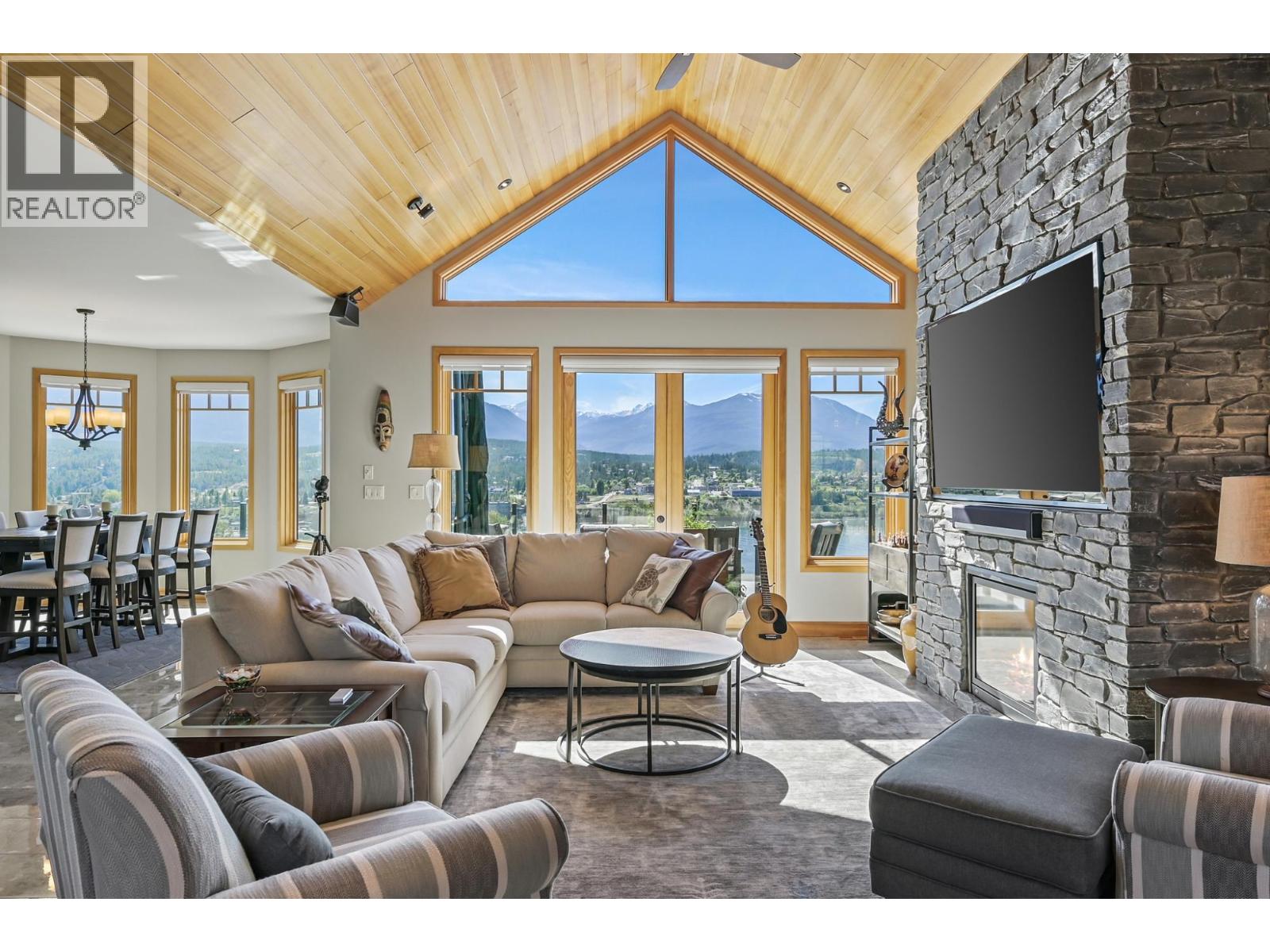 717 LAKEVIEW Drive, Invermere