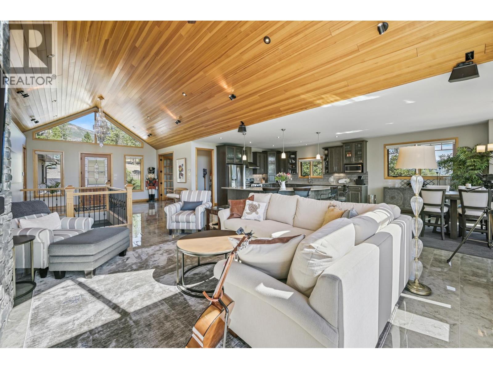 717 LAKEVIEW Drive, Invermere