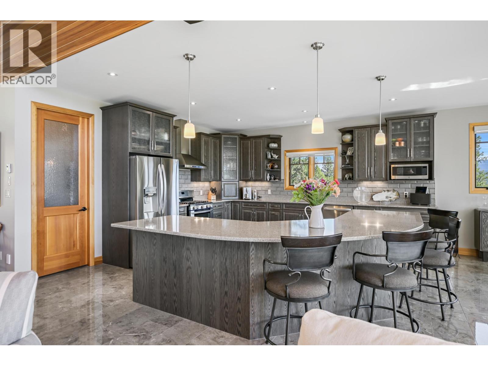 717 LAKEVIEW Drive, Invermere