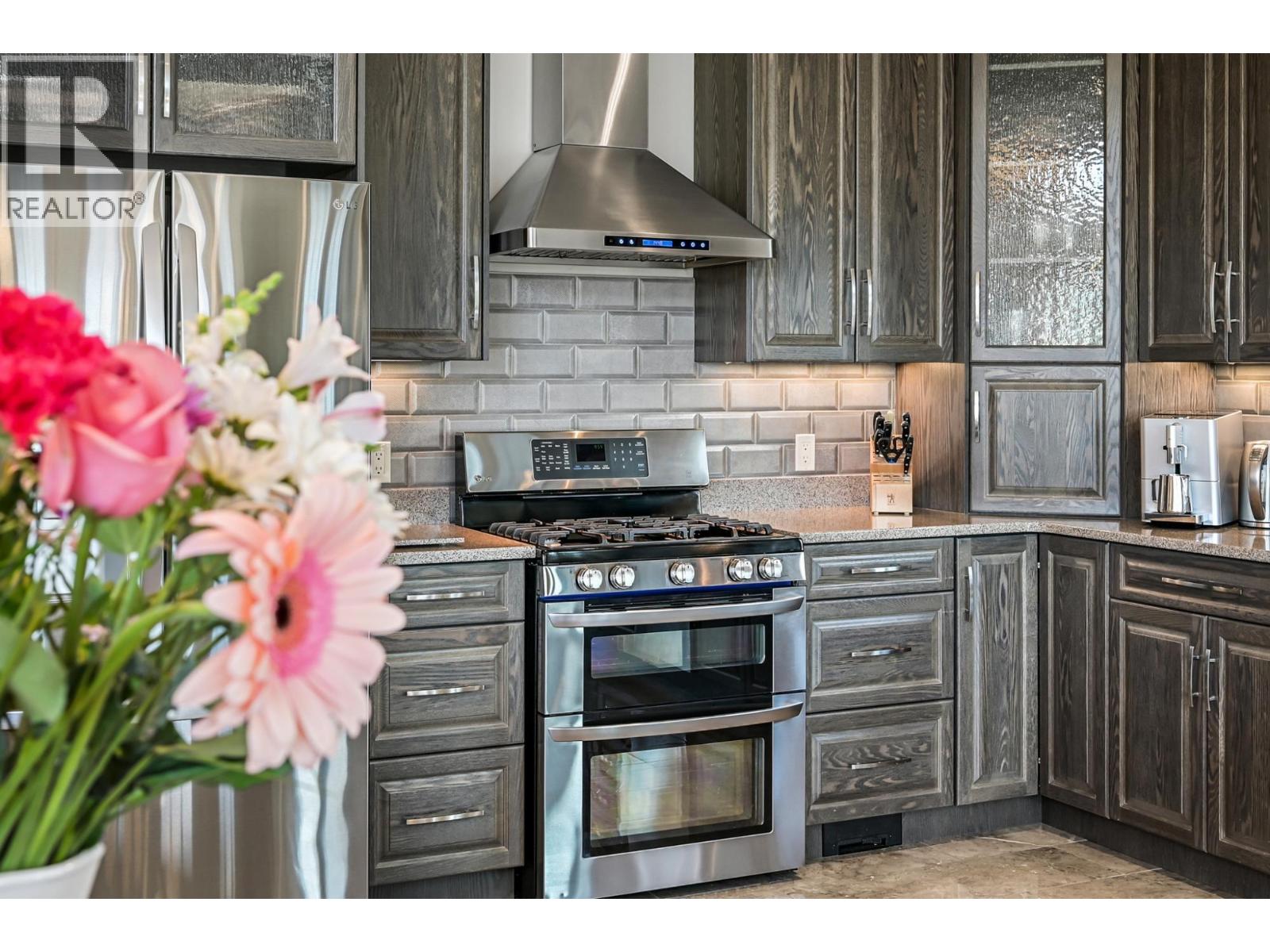 717 LAKEVIEW Drive, Invermere