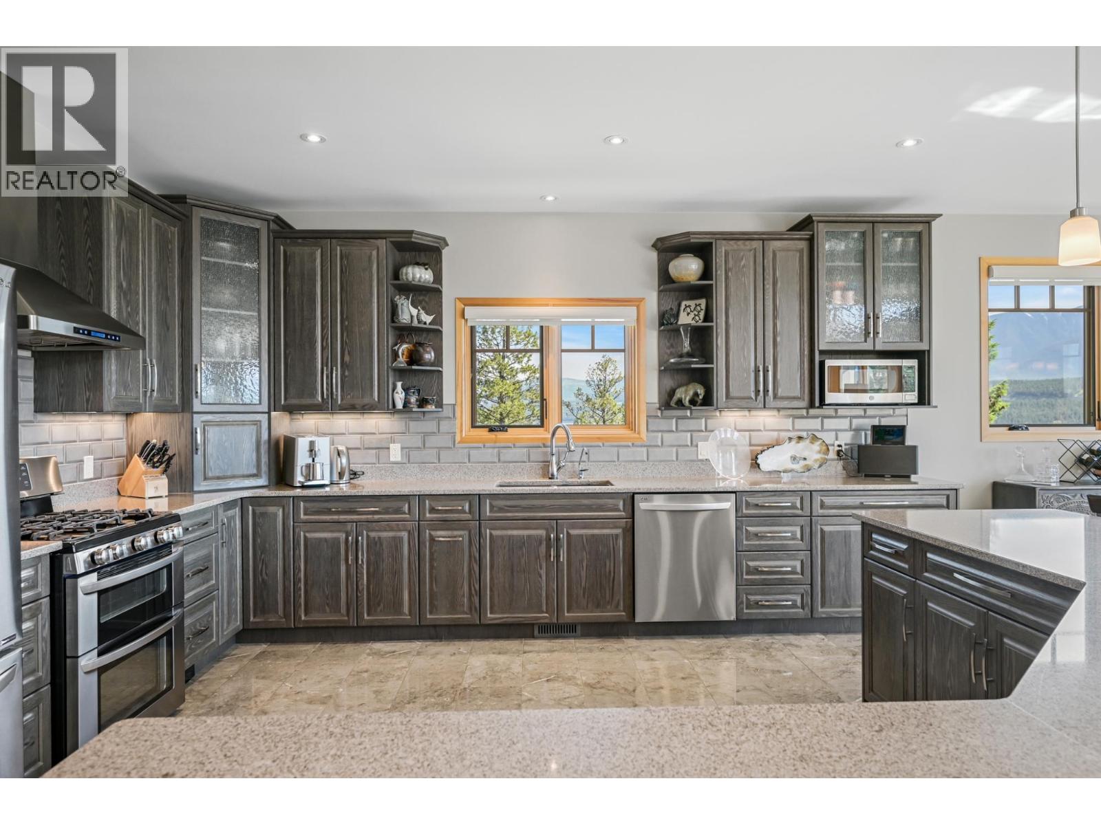 717 LAKEVIEW Drive, Invermere