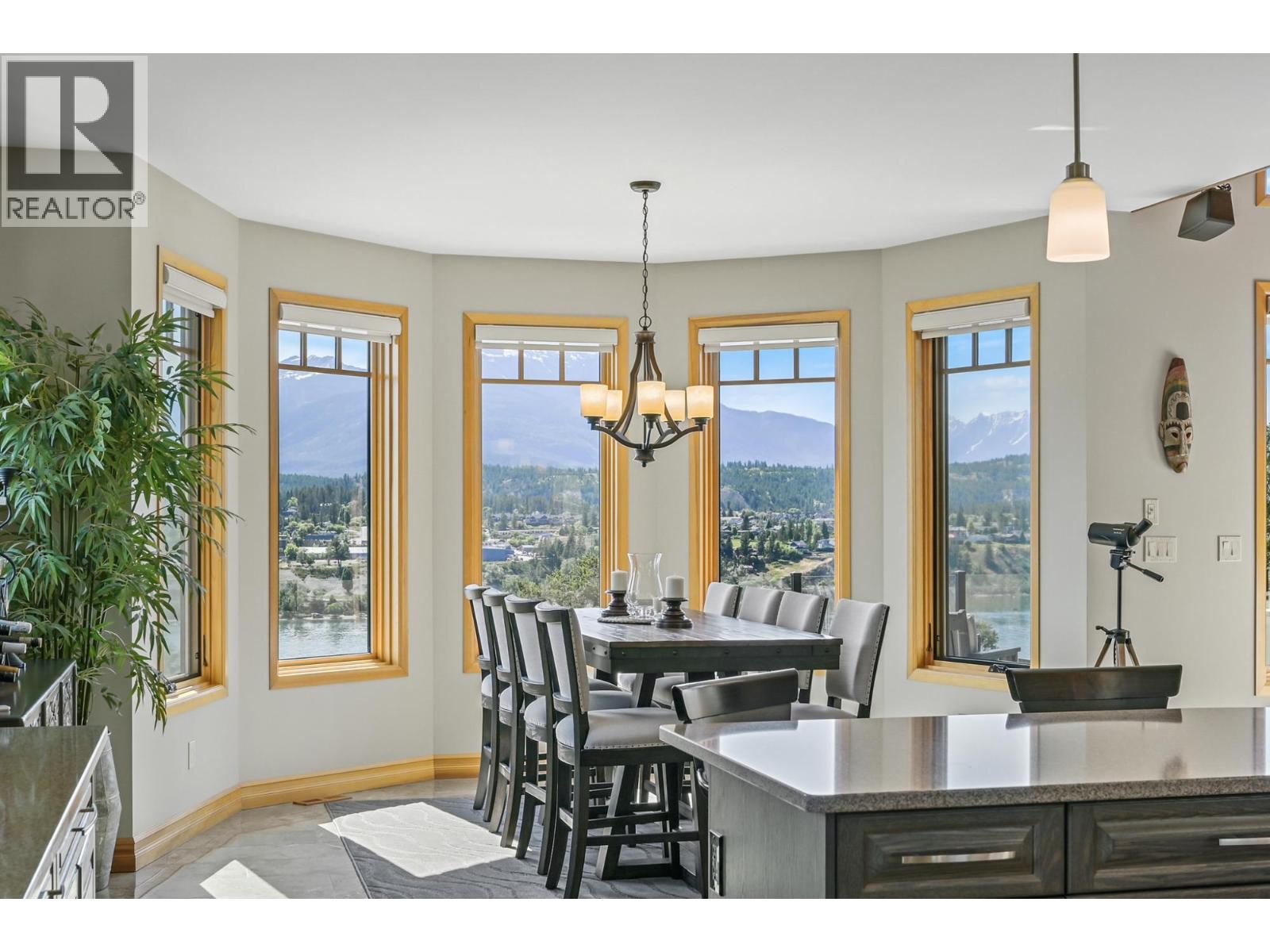 717 LAKEVIEW Drive, Invermere