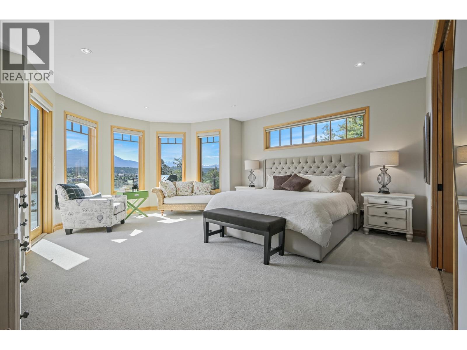 717 LAKEVIEW Drive, Invermere