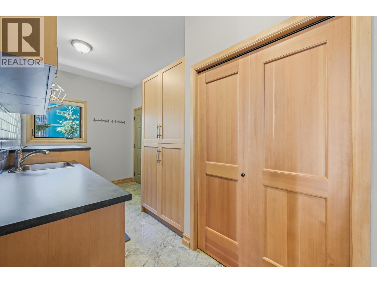 717 LAKEVIEW Drive, Invermere