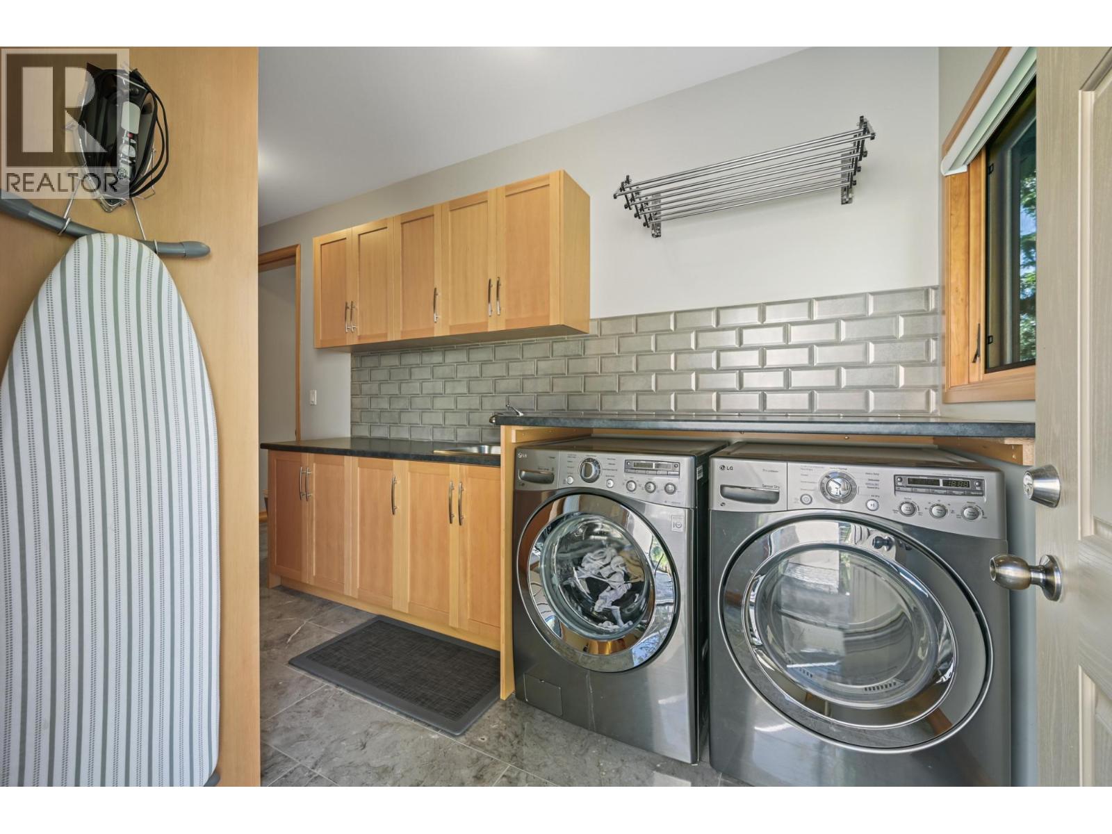 717 LAKEVIEW Drive, Invermere