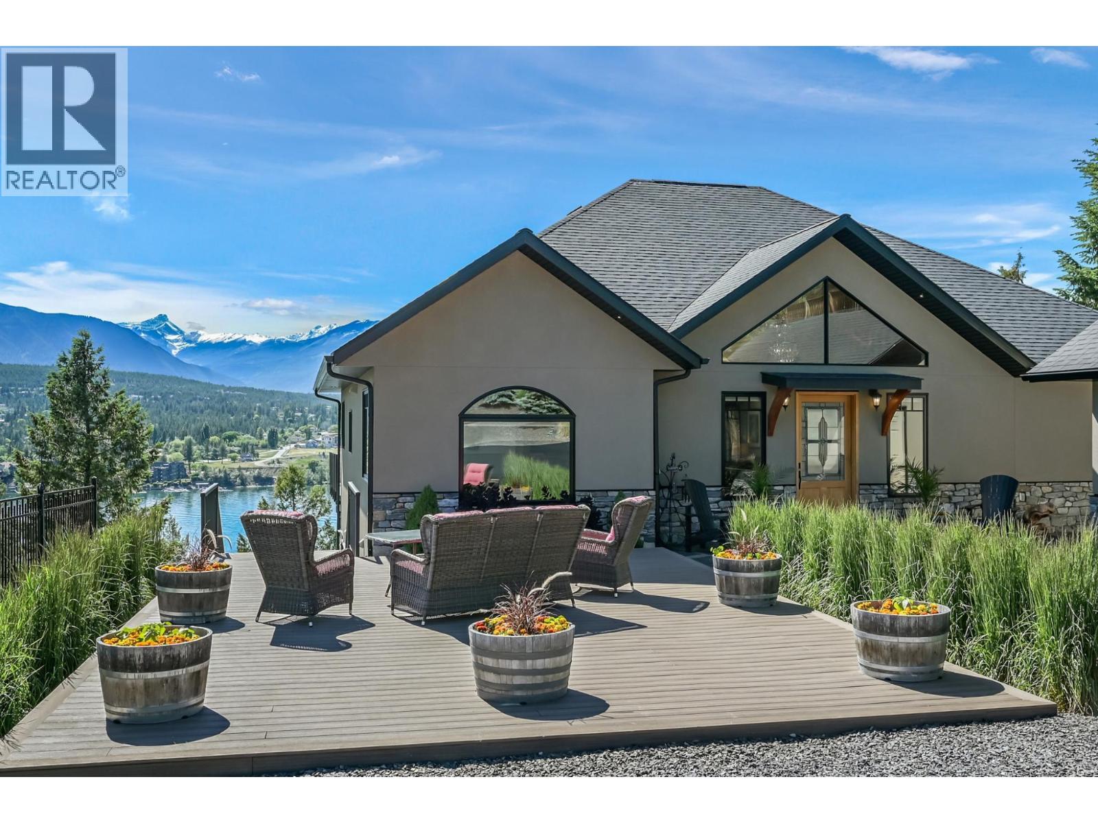 717 LAKEVIEW Drive, Invermere