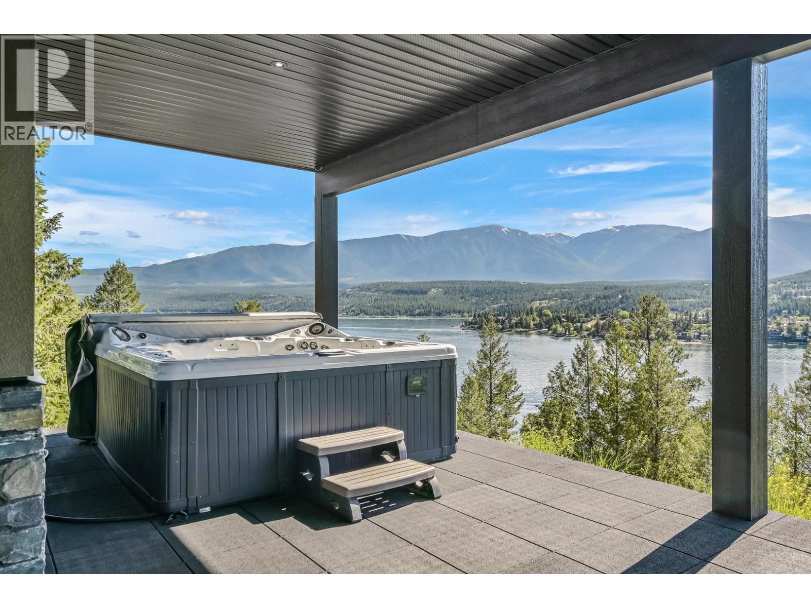 717 LAKEVIEW Drive, Invermere