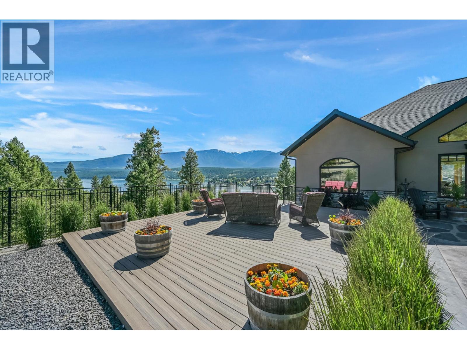 717 LAKEVIEW Drive, Invermere