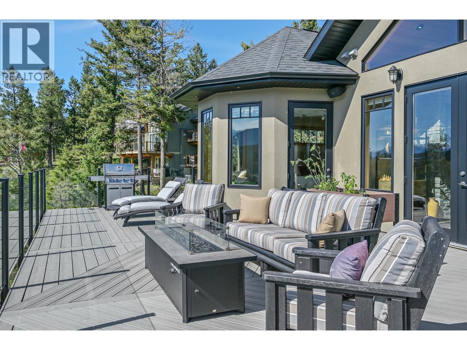 717 LAKEVIEW Drive, Invermere