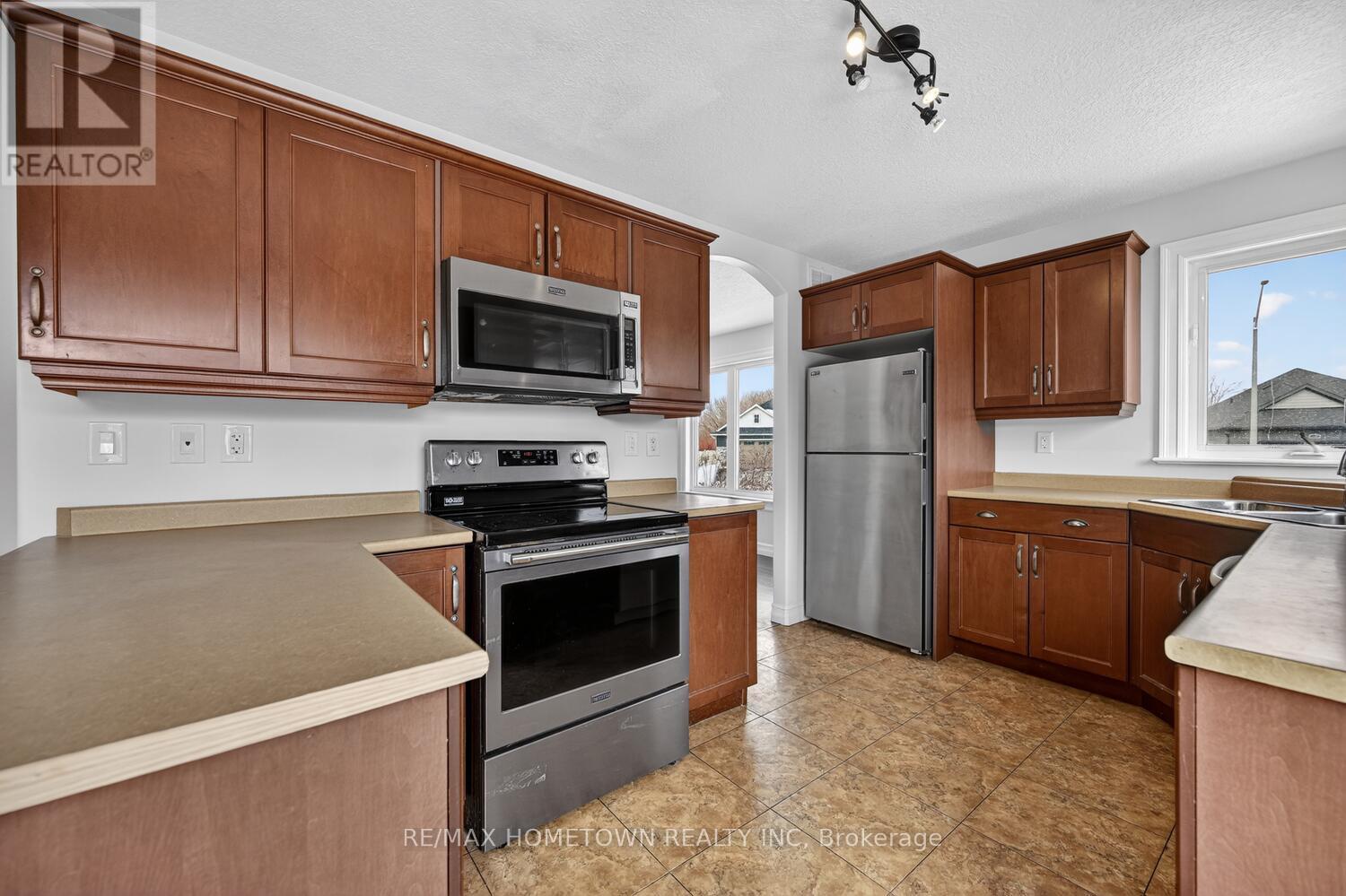 1147 MCCLURE CRESCENT - 18