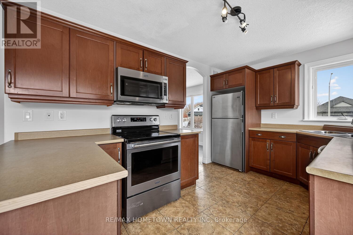 1147 MCCLURE CRESCENT - 19