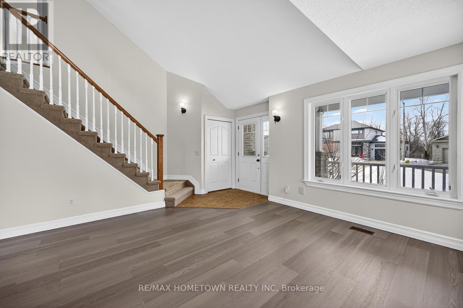 1147 MCCLURE CRESCENT - 8
