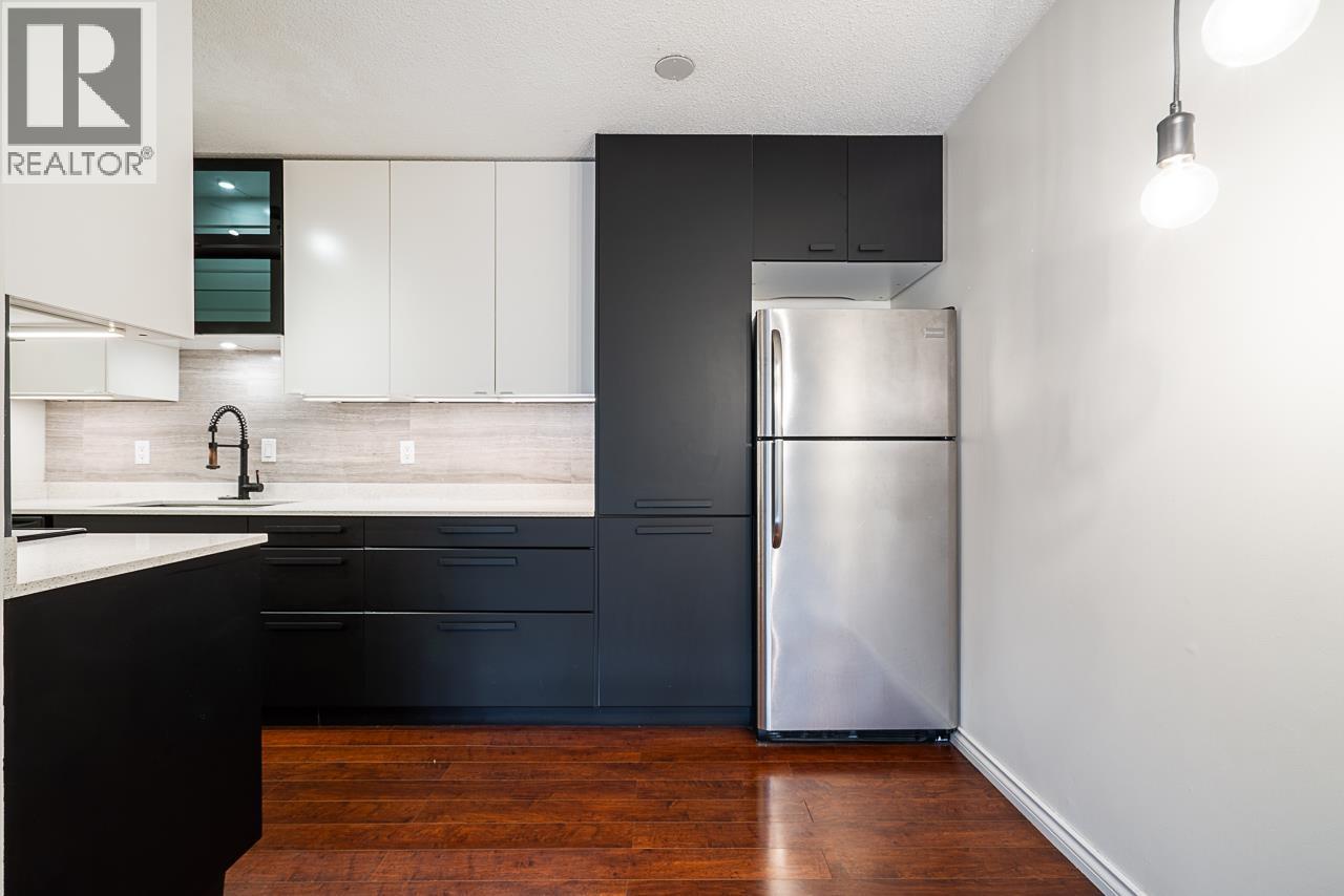 208 211 W 3RD STREET — photo 10