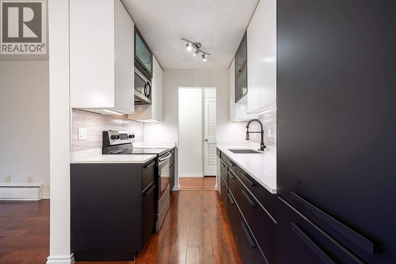 208 211 W 3RD STREET — photo 12