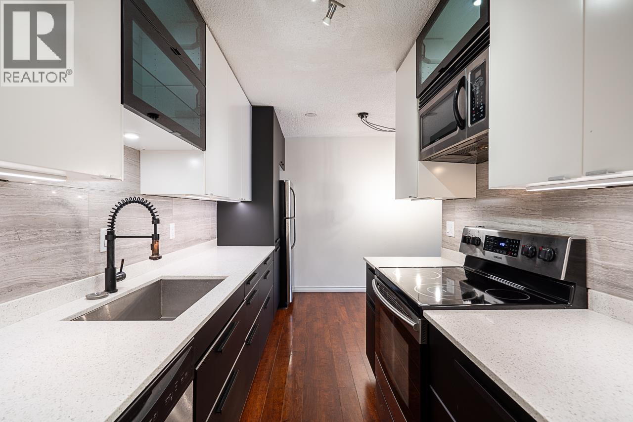 208 211 W 3RD STREET — photo 13
