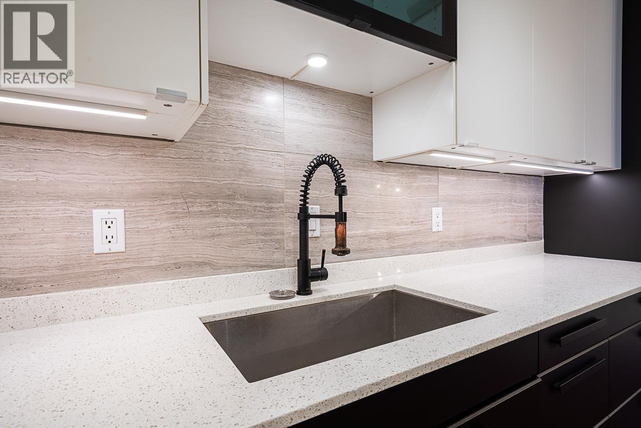 208 211 W 3RD STREET — photo 14