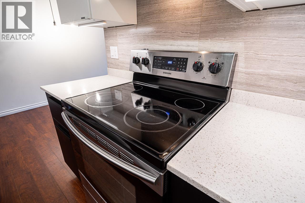 208 211 W 3RD STREET — photo 15