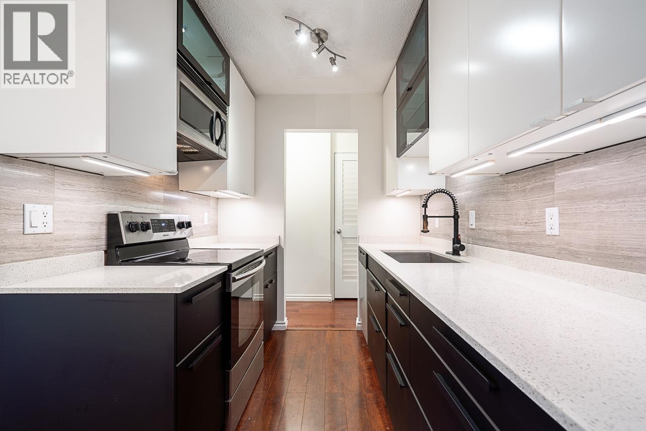 208 211 3RD Street - photo 2