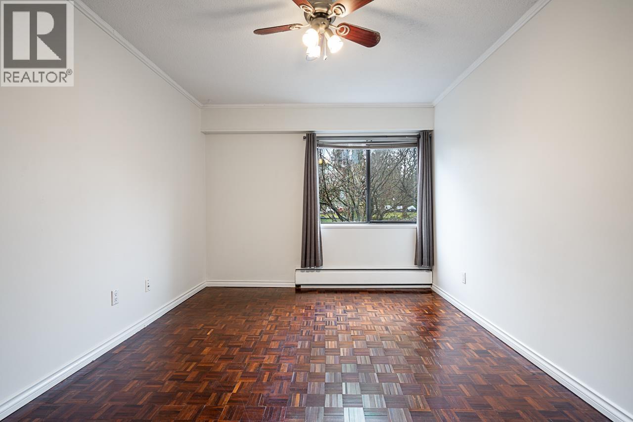 208 211 W 3RD STREET — photo 20