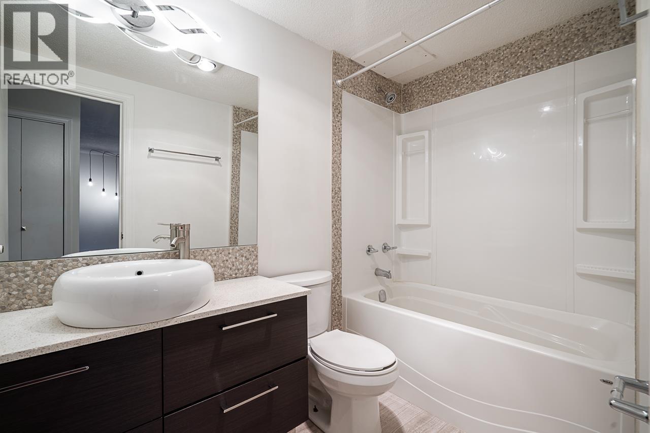 208 211 W 3RD STREET — photo 21