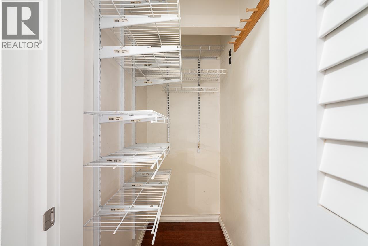 208 211 W 3RD STREET — photo 23