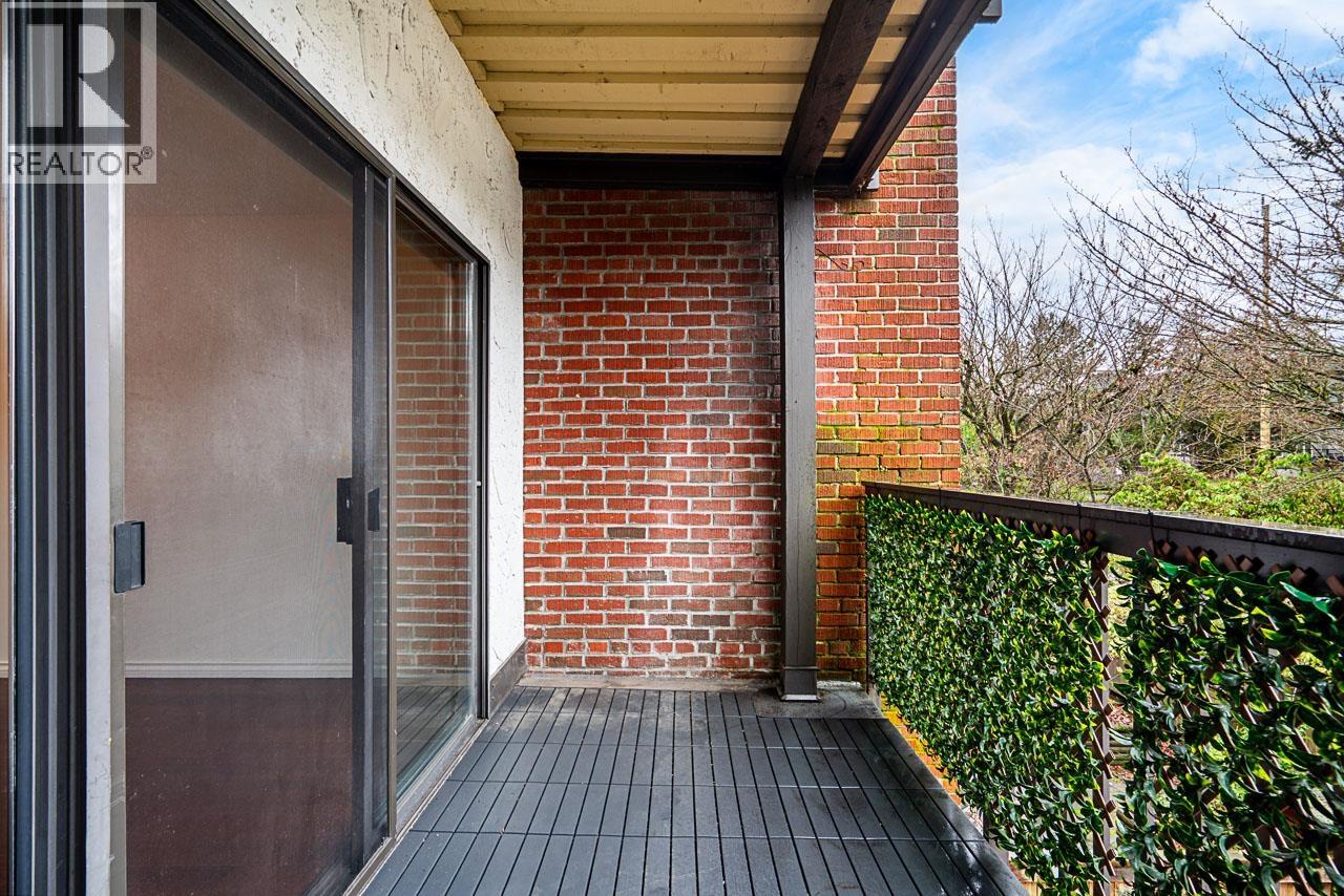208 211 W 3RD STREET — photo 26