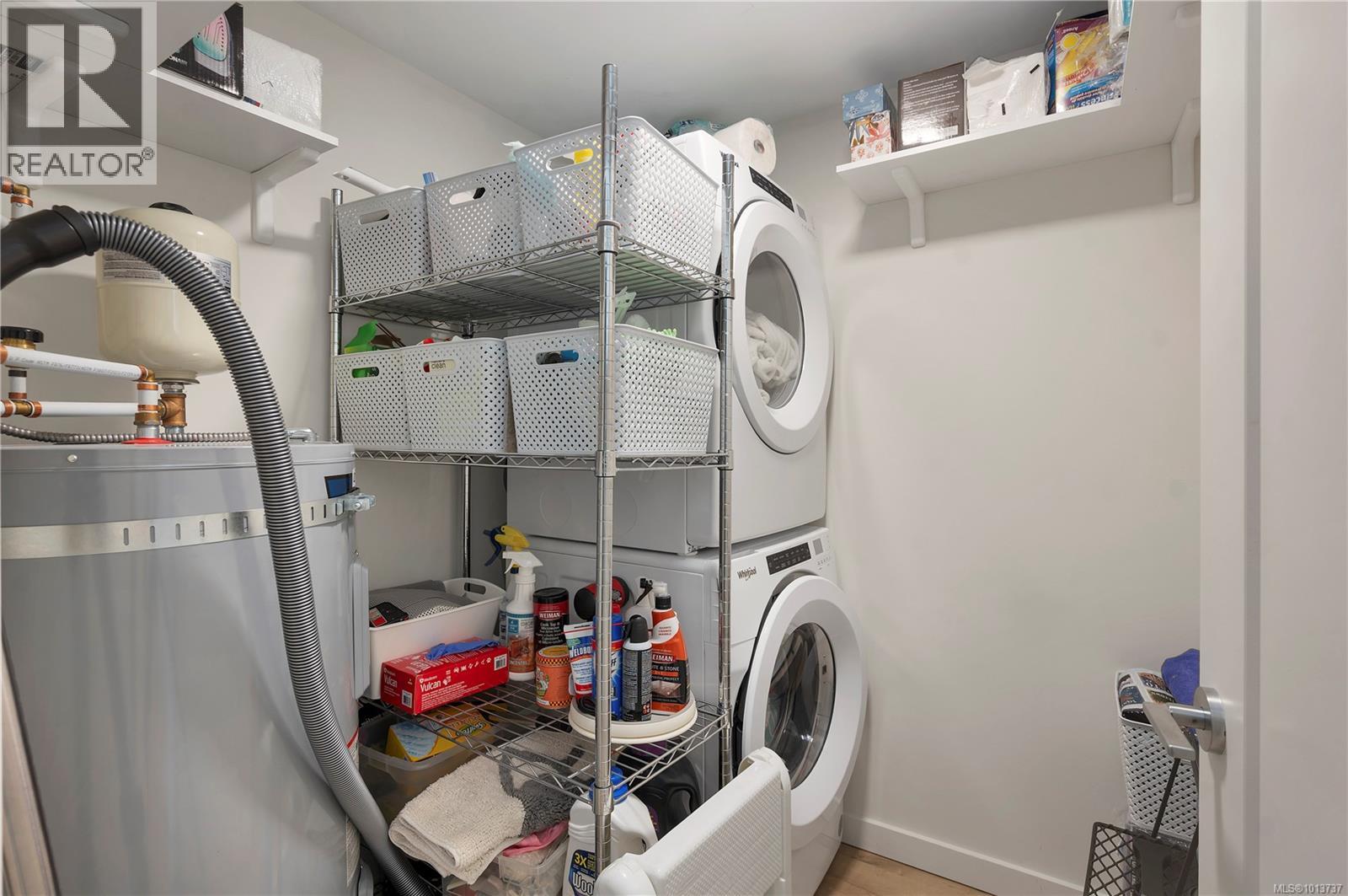 #404 536 ISLAND HWY S - 27