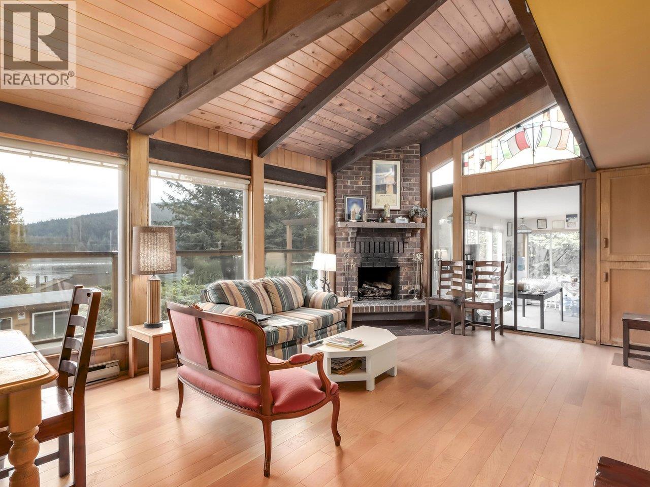 534 BEACHVIEW DRIVE, North Vancouver