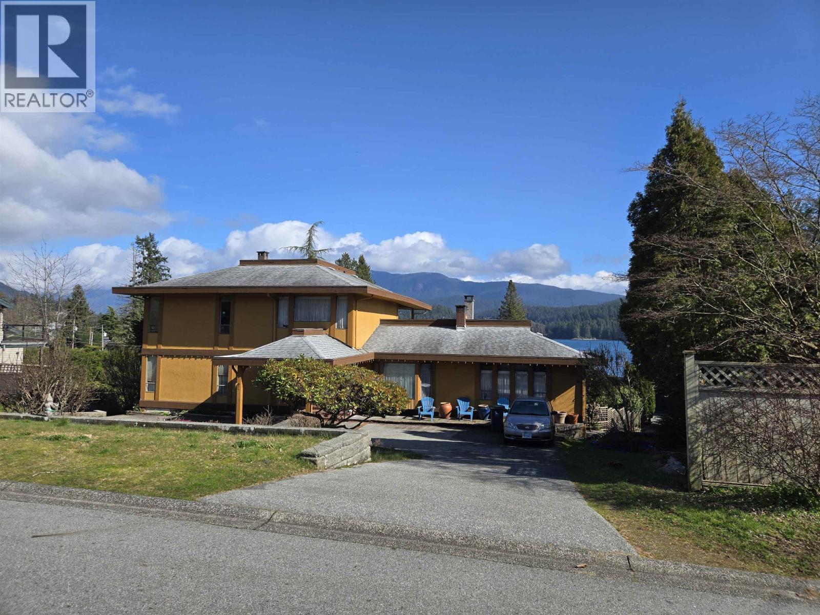 534 BEACHVIEW DRIVE, North Vancouver