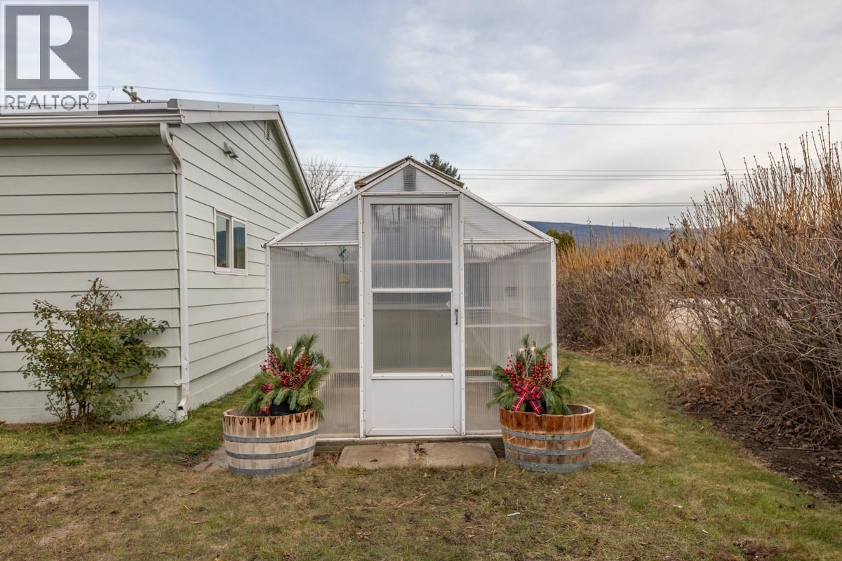 5214 Nixon Road, Summerland