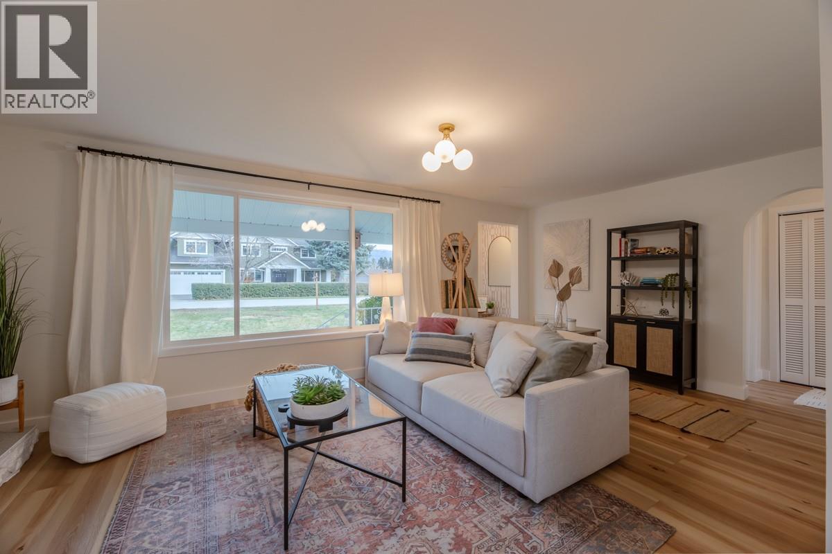 5214 Nixon Road, Summerland