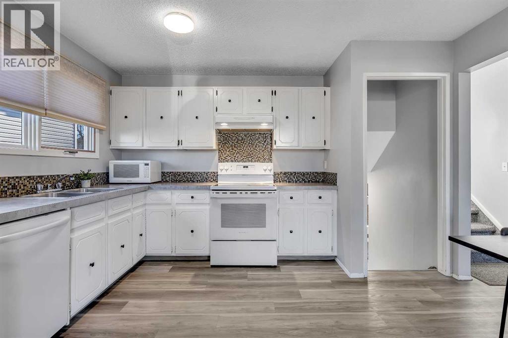 
          16 Castleglen Crescent Northeast
            <br/>
            <span>Calgary</span>
            , 
            <span>AB</span>
             <span>T3J1N3</span>
         - Photo 16