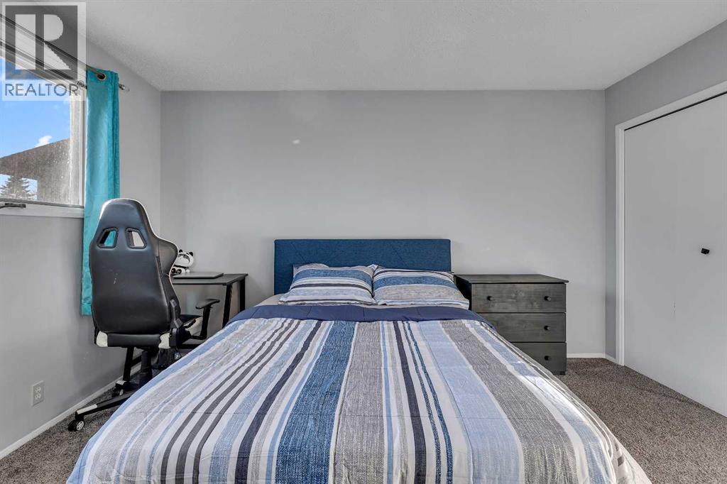 
          16 Castleglen Crescent Northeast
            <br/>
            <span>Calgary</span>
            , 
            <span>AB</span>
             <span>T3J1N3</span>
         - Photo 21