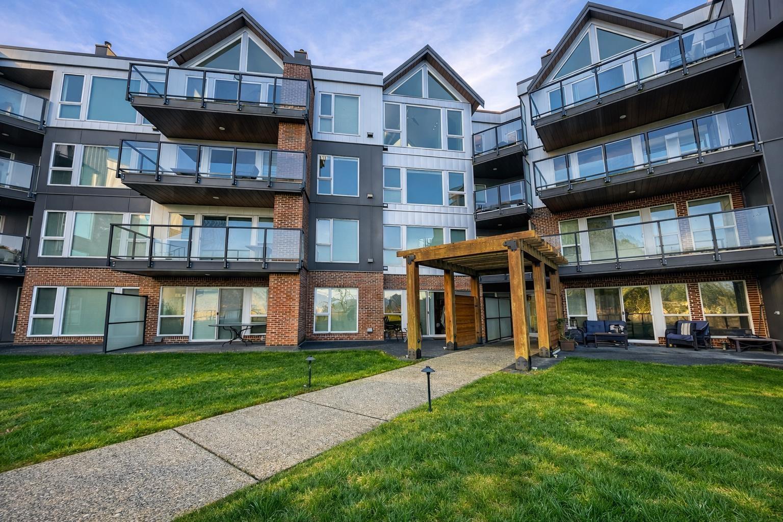 406 378 ESPLANADE AVENUE, Harrison Hot Springs, Harrison Hot Springs