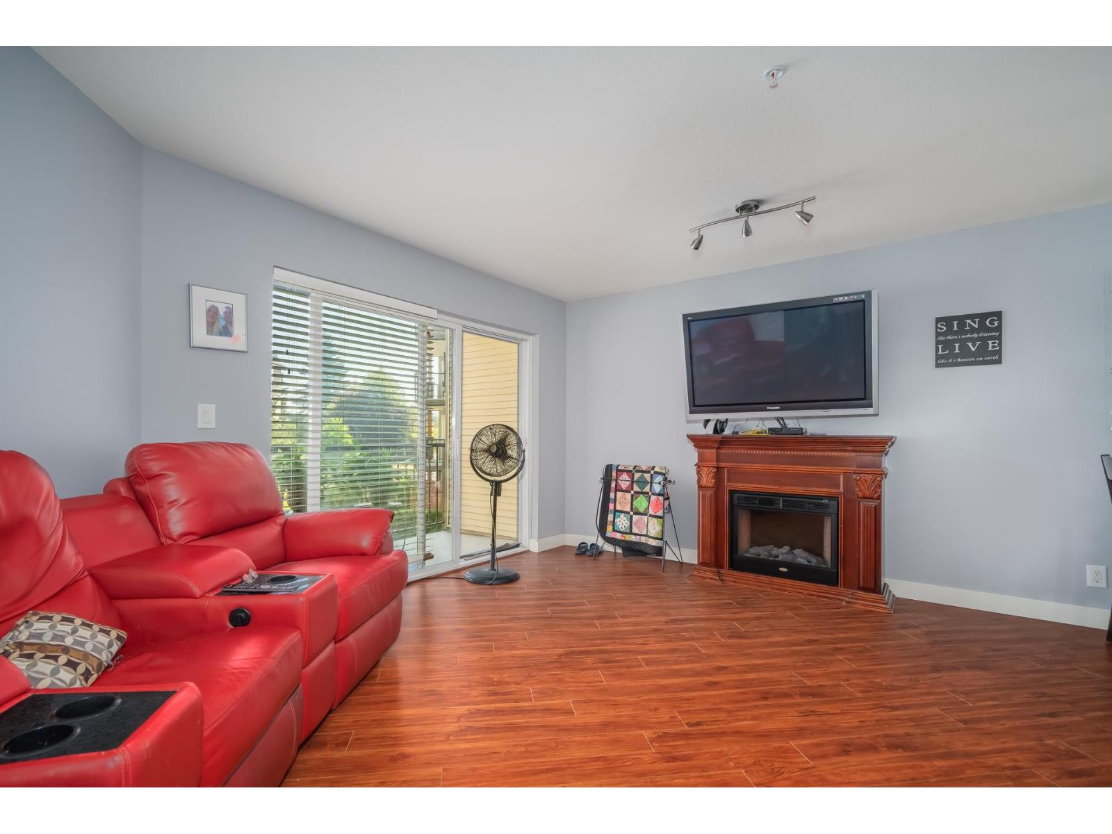 202 2955 DIAMOND Crescent - photo 2