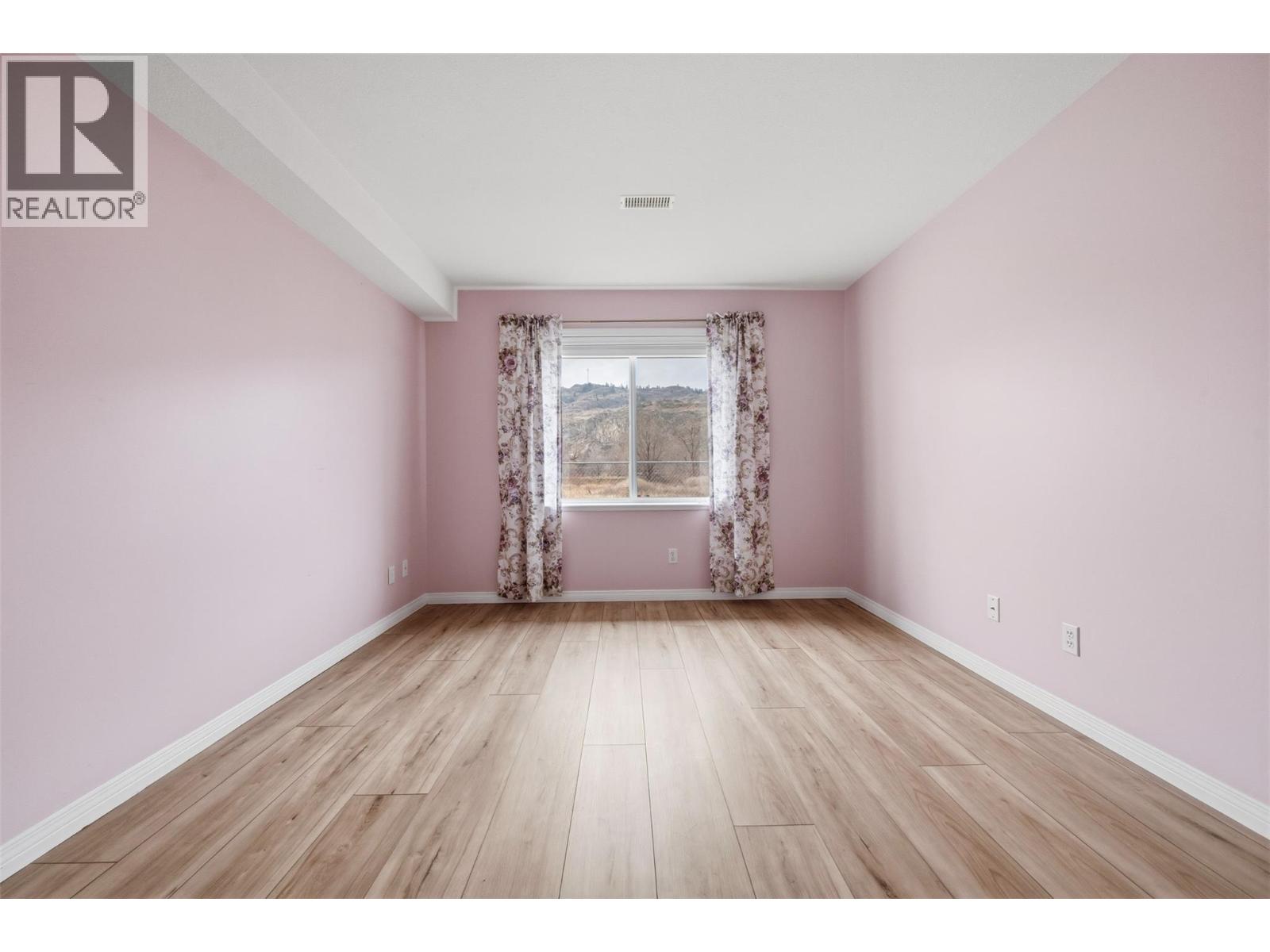 6514 Meadows Drive Unit# 3, Oliver