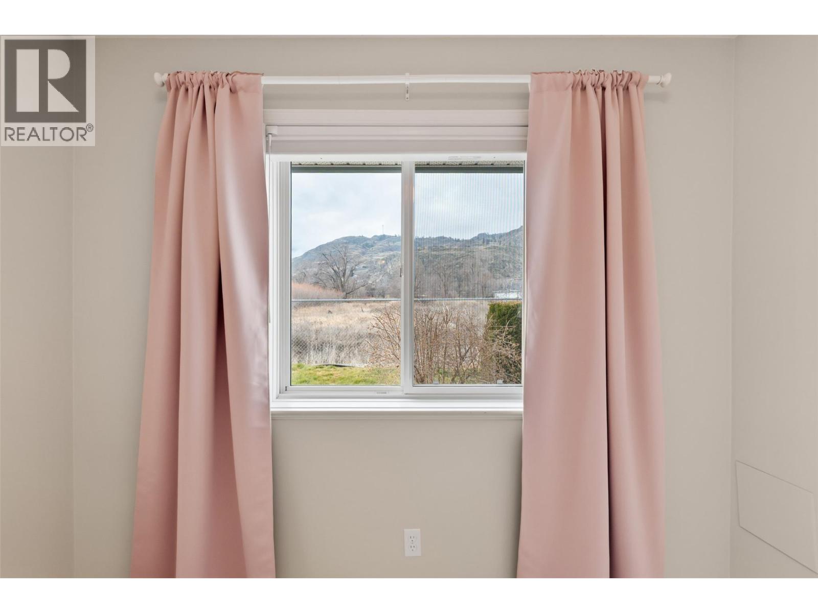 6514 Meadows Drive Unit# 3, Oliver