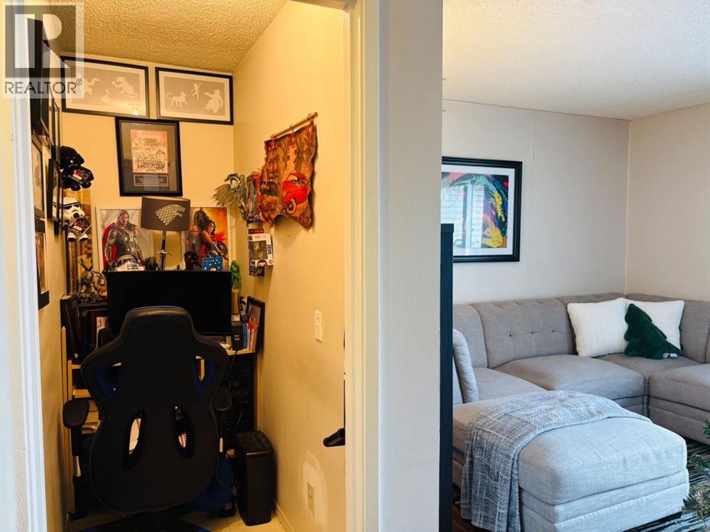 
          1412 43 Street Southeast
            <br/>
            <span>Calgary</span>
            , 
            <span>AB</span>
             <span>T2A5E7</span>
         - Photo 11